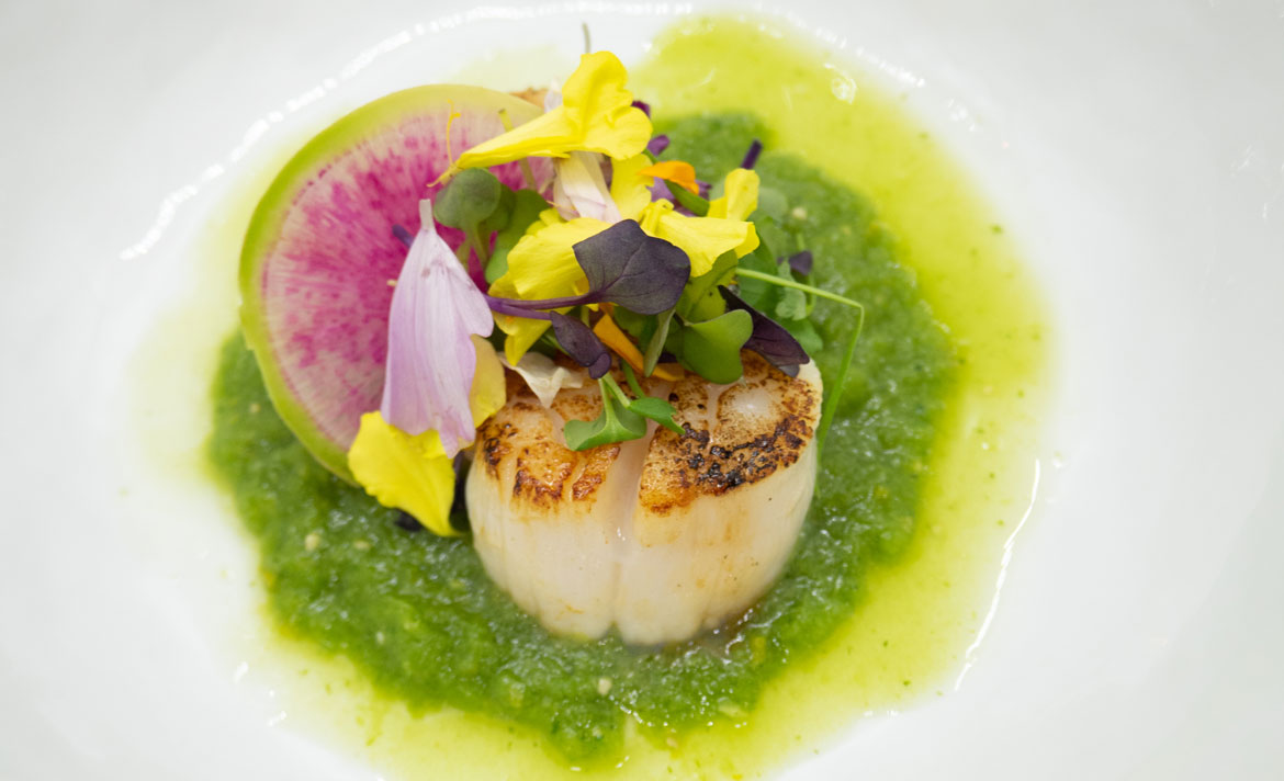 vieiras en puré de tomatillo